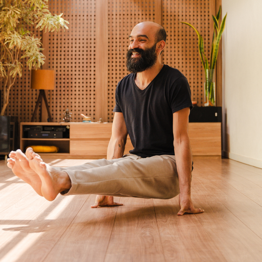 posição de yoga Matheus Cachoeira